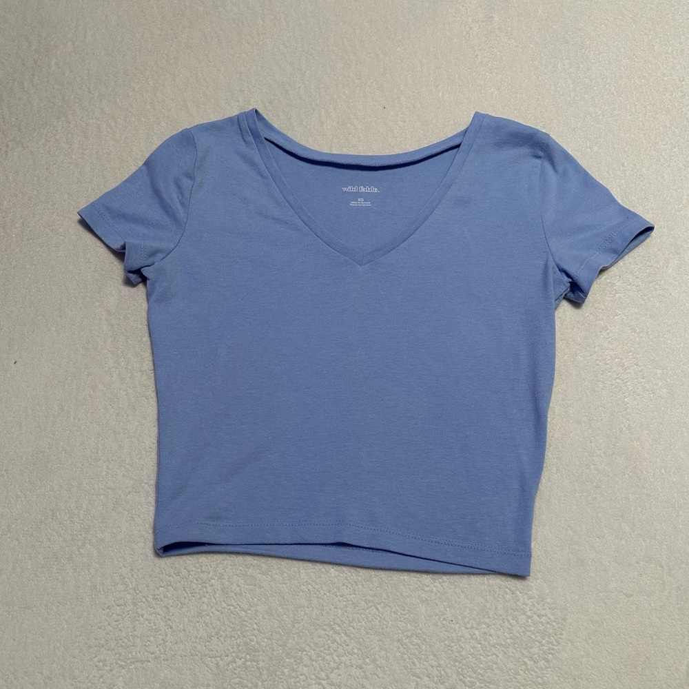 V neck baby blue target crop top